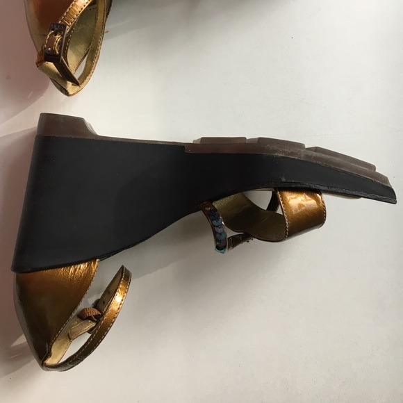 DKNY golden high heel / platform shoes - Picture 5 of 7